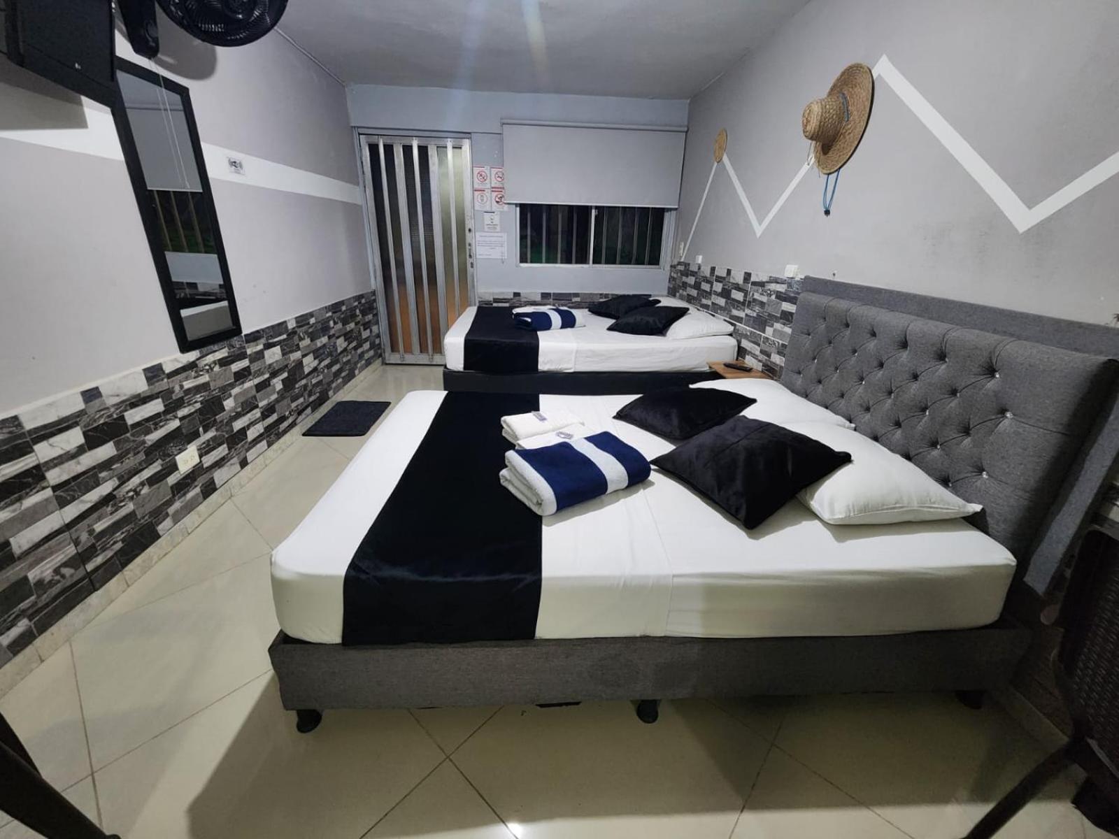 Hotel Medellin Calasanz Eksteriør bilde