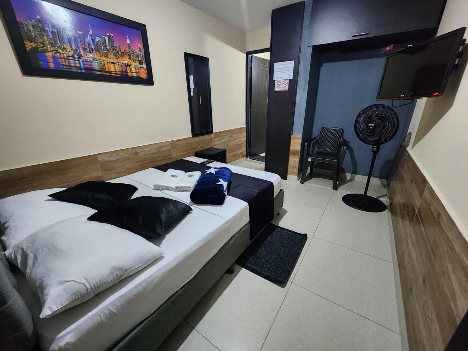 Hotel Medellin Calasanz Eksteriør bilde