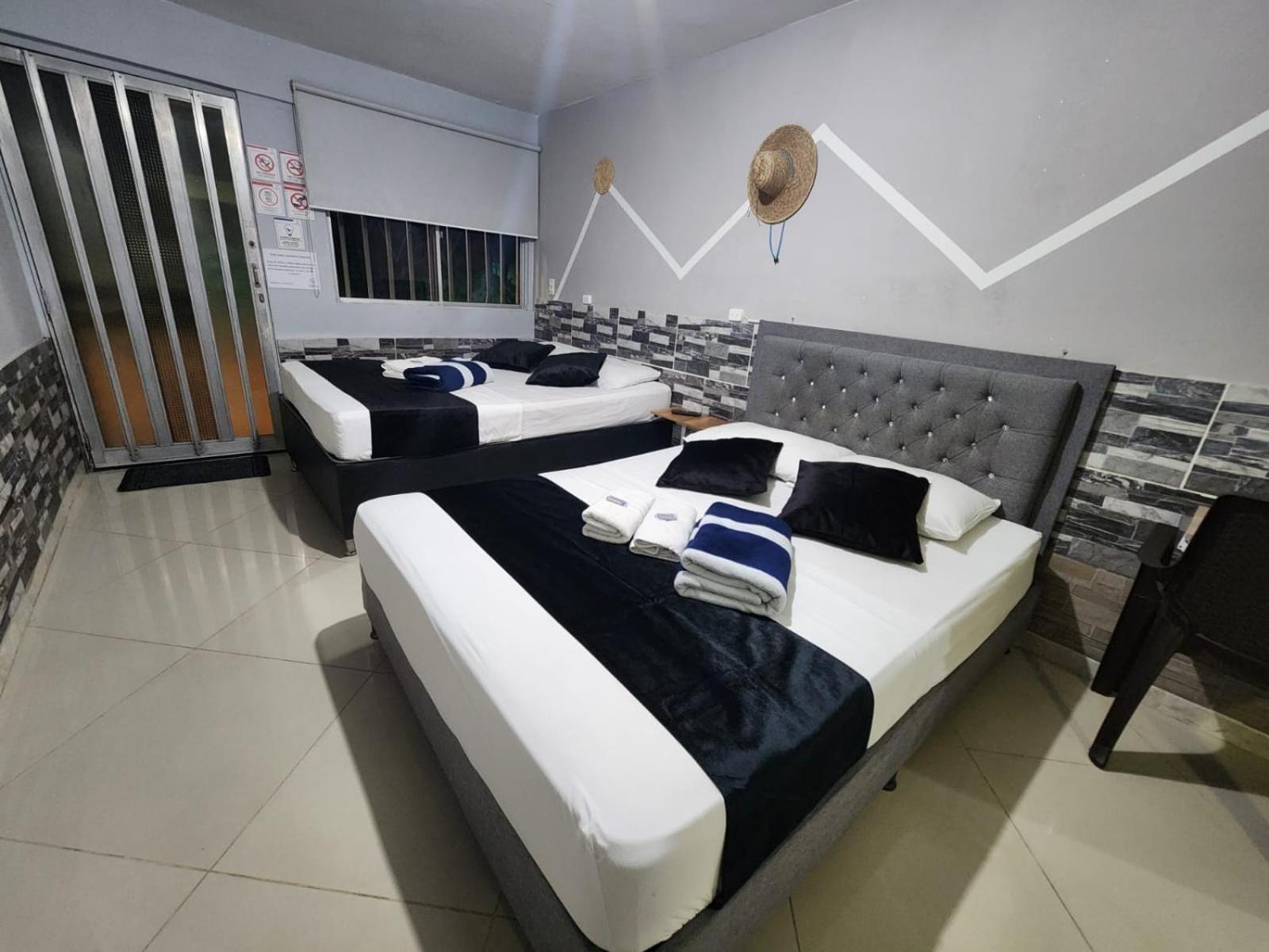 Hotel Medellin Calasanz Eksteriør bilde